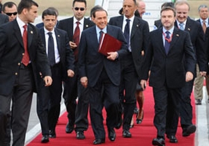 Berlusconi de, domuz gribi kamerasından geçti
