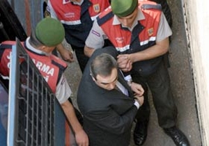 Erol Evcil tek oyla kaybetti