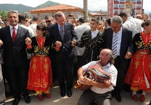Erdoğan'a horon teptiren ilçe