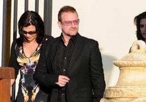 Bono’nun karısı ‘Çıplak’ parfüm kavgasını kaybetti