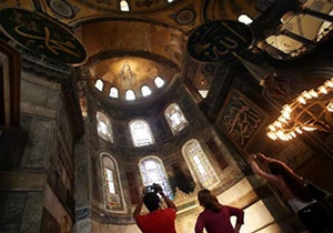 Ayasofya nihayet demirlerini kırıyor!