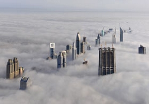 Gökdelen laneti Dubai'yi de çarptı