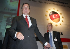 Schröder Türkiye'ye geliyor