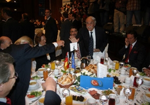 Patronları buluşturan iftar