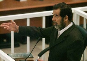 Saddam: Ben devlet başkanıyım, sen kimsin