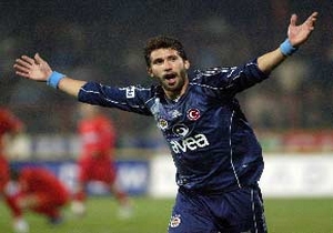 Fener zirveye ortak oldu