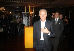 Versace, Damat'ı ziyaret etti