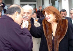 Okul yaptıranın eli öpülür