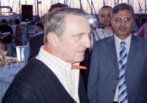 Rahmi Koç Caddebostan sahilinin temizlenmesi çalışmalarına katıldı