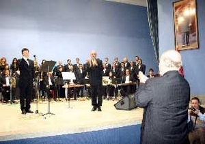 Bakan Coşkun eserlerini ayakta alkışladı