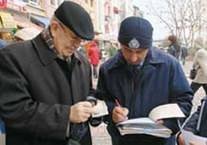 Mendil satan çocuğa para verdi, 100 YTL ceza yedi