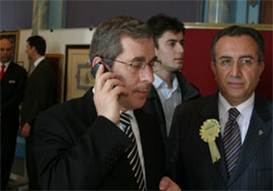 Cep telefonunu neden fırlattı
