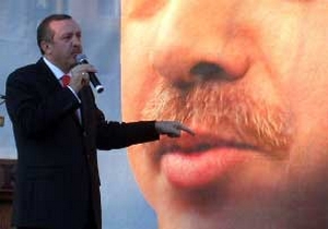 'Siyasetçiler artık çizgili takım giymesin’