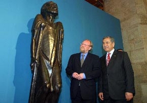 "Adım Bülent Arınç olmasaydı heykelim dikilirdi"