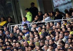 Dikkat! Tribünde maliyeci var