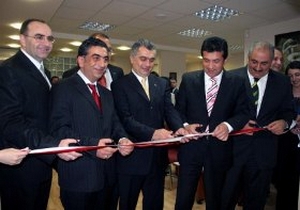 Hazırgiyimcilerden inadına