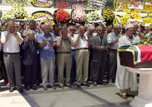 Dinç Bilgin, eniştesi Cemil Devrim'in cenazesinde