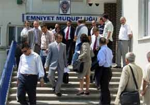 Evcil operasyonunda 3 banka müdürü gözaltına alındı