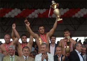 Kırkpınar'ın başpehlivanı Osman Aynur