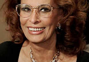 Sophia Loren 71 yaşında soyundu