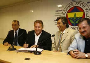 Zico sözleşmeii imzaladı