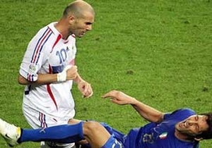 İşte Zidane'nın yıkan kafası