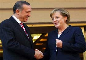 Merkel'e hem sitem hem de tepki