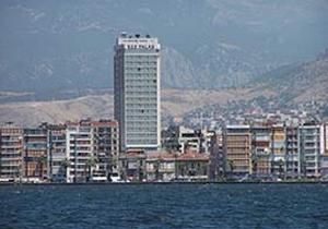 Ege Palas’ta yıkıma doğru