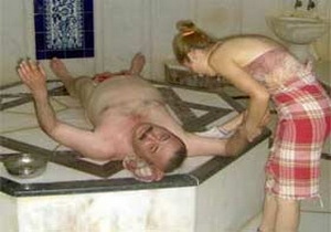 Bakkalları kızdıran hamam sefası
