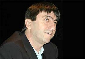 Rıdvan Dilmen halı sahada kalp krizi geçirdi 