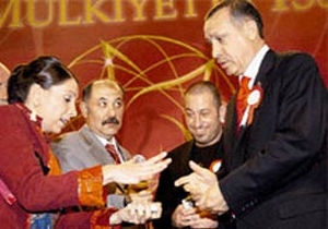 Erdoğan'ı şaşırtan kadın hokkabaz