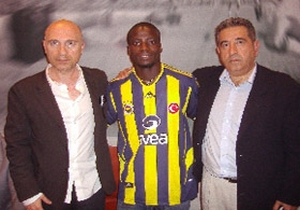 Stephen Appiah 5 yıllık imza attı