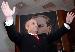 Yaşar Hoca partisinden istifa etti