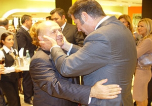 Sarar Ev'e giriyor