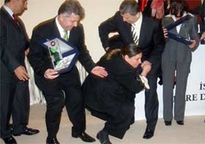 Zeynep Hanımı bakan kurtardı