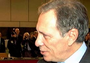 İsmail Cem vefat etti