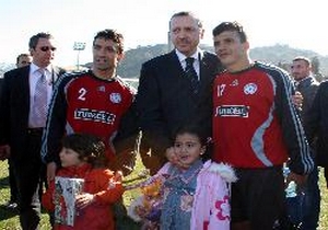 Feneri yenen futbolcuları tebrik etti
