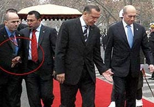 Koruma müdürünü uzaklaştırdı