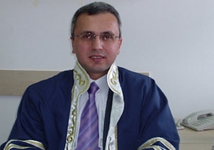 24 yıl önce planladı ve profesör oldu