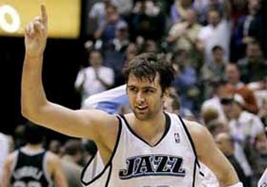 Mehmet Okur 9 milyon dolara 1 yıl daha Utah Jazz'da