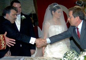 Siyasileri buluşturan nikah