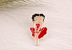 Seksi Betty Boop’un takıları çok renkli