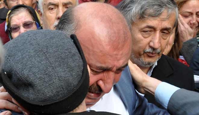 AK Partili Belediye Başkanı, görevinden ağlayarak istifa etti
