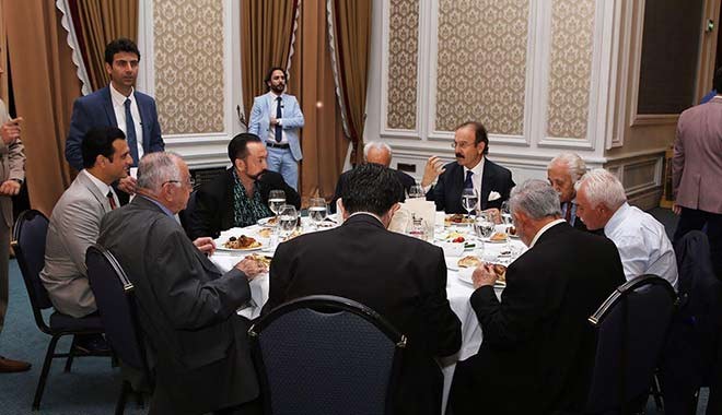 Adnan Hoca'nın iftarına katılan ünlü iş kadını kim?