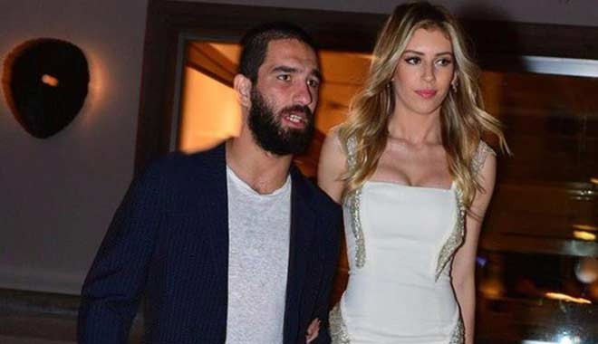 Arda Turan'a, Sinem Kobal tazminatı! 'Fazla seks yaptığı için sakatlanıyor' demişlerdi!