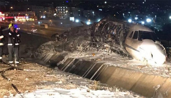 Atatürk Havalimanı’nda özel jet düştü! Yaralılar var