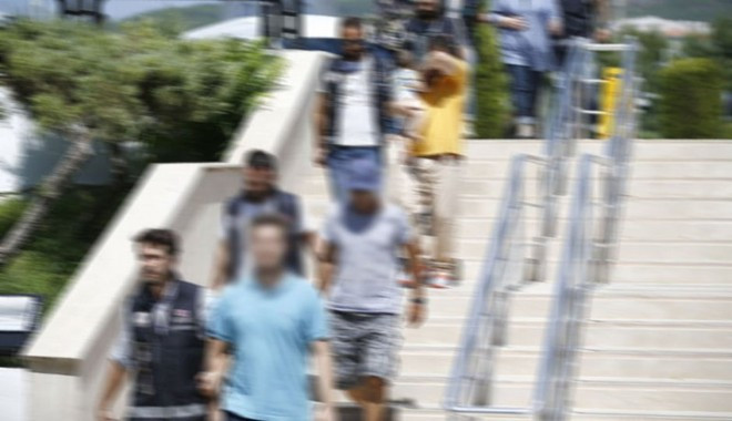 BDDK eski başkan yardımcısının eşi ve çocukları yakalandı