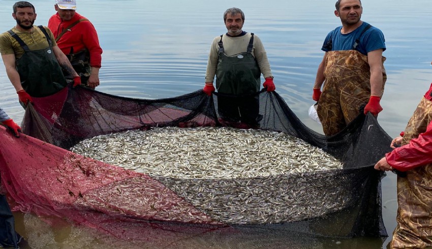 Balıkçılar için tüm  denizlerde av yasağı başladı
