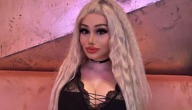 Barbie'ye benzemek için 135 bin pound harcadı; 'güzelliği erkekleri deli ettiği' gerekçesiyle işini bıraktı
