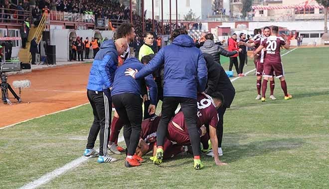 Başakşehir kupaya veda etti: Hatayspor 4-1'lik galibiyetle çeyrek final biletini kaptı